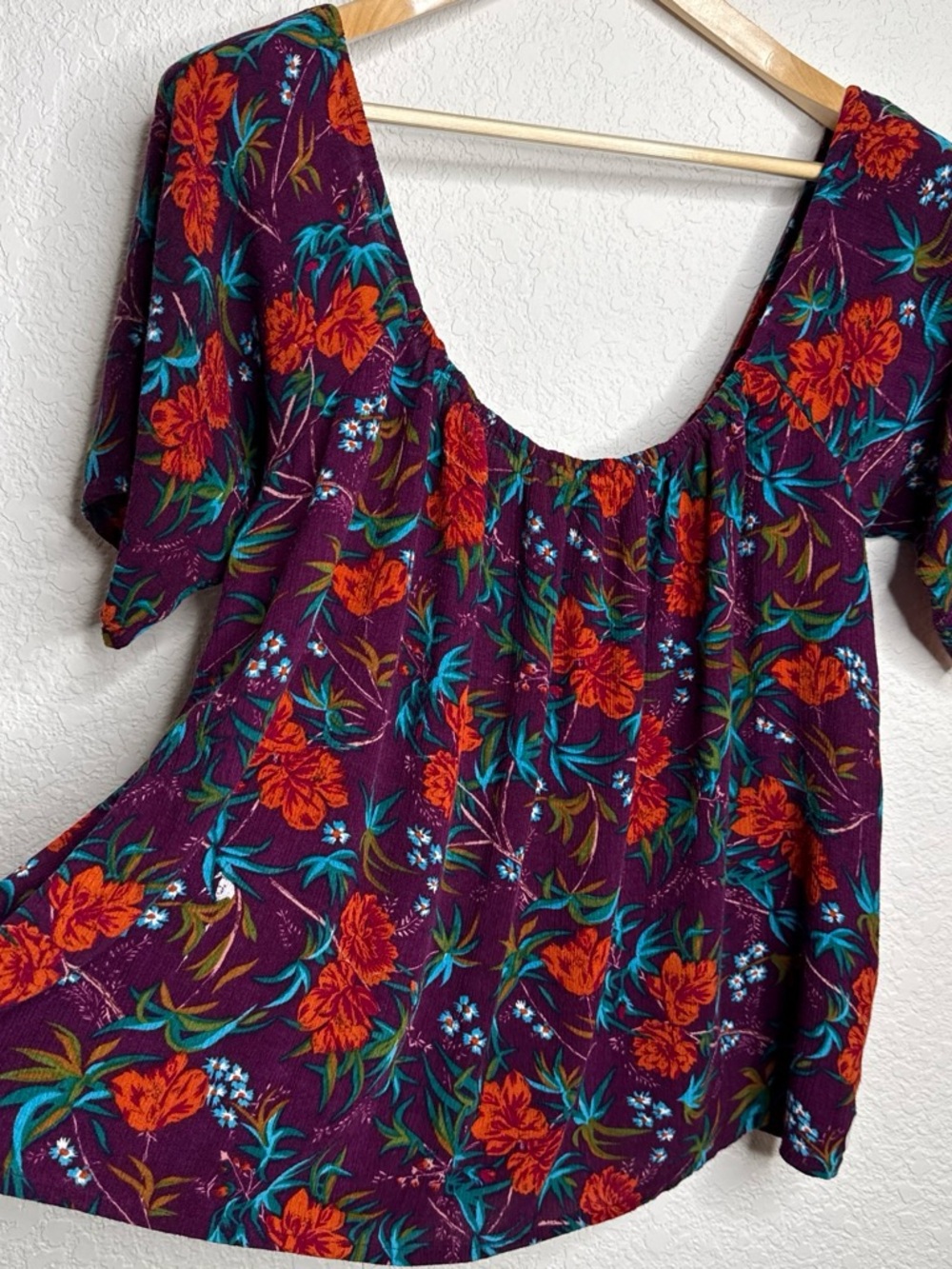 Volcom Boho Flowy Loose Floral Scoop Neck Top Size Large Purple Floral